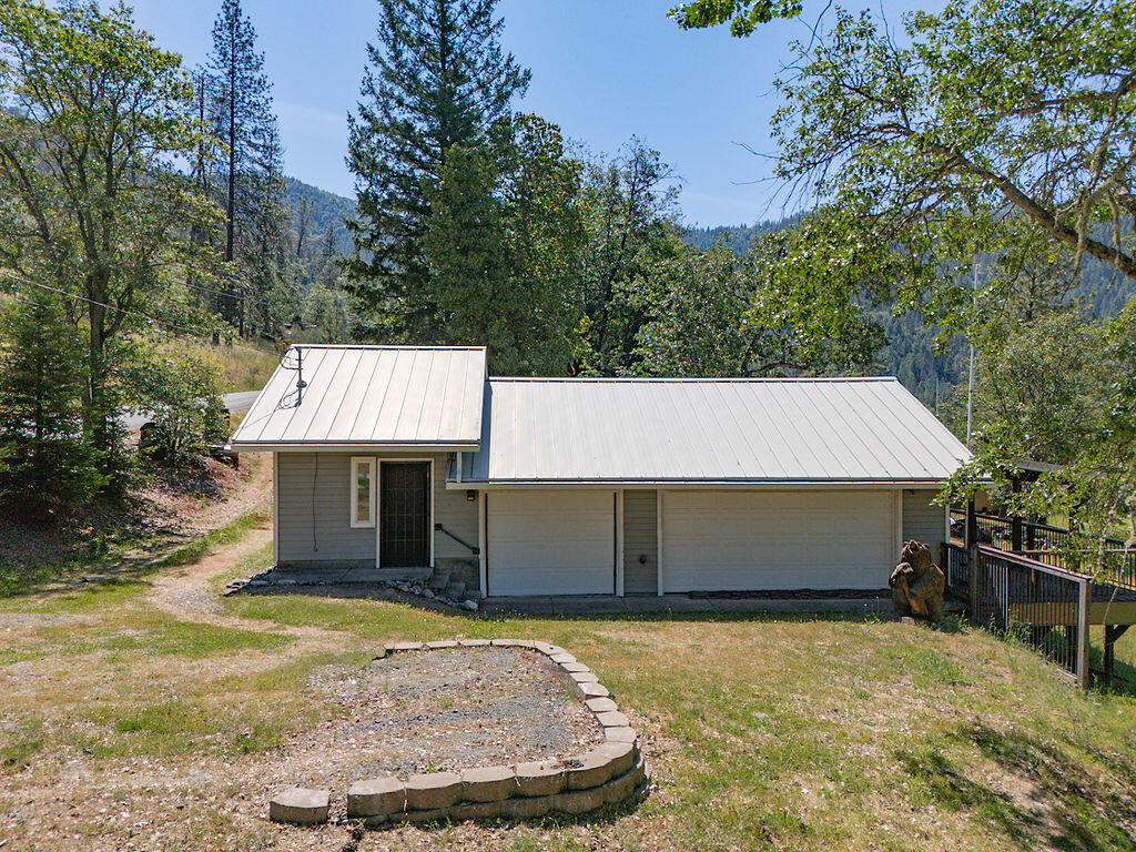 331 Steel Bridge Road Douglas City, CA 96024 - Photo 2 of 43 garage structure