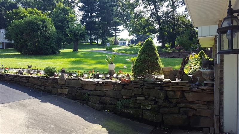 125 Crosslands Road Butler, PA 16002 - Photo 2 of 25