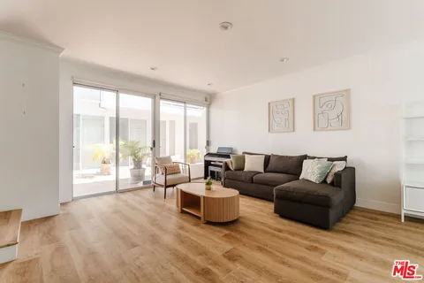 $1,799,000 | 913 Euclid Street, Unit 5, Santa Monica, CA 90403