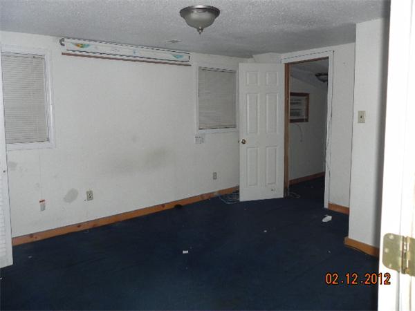 24 Mooreland Street Springfield, MA 01104 - Photo 5 of 8 Gallery Image 5
