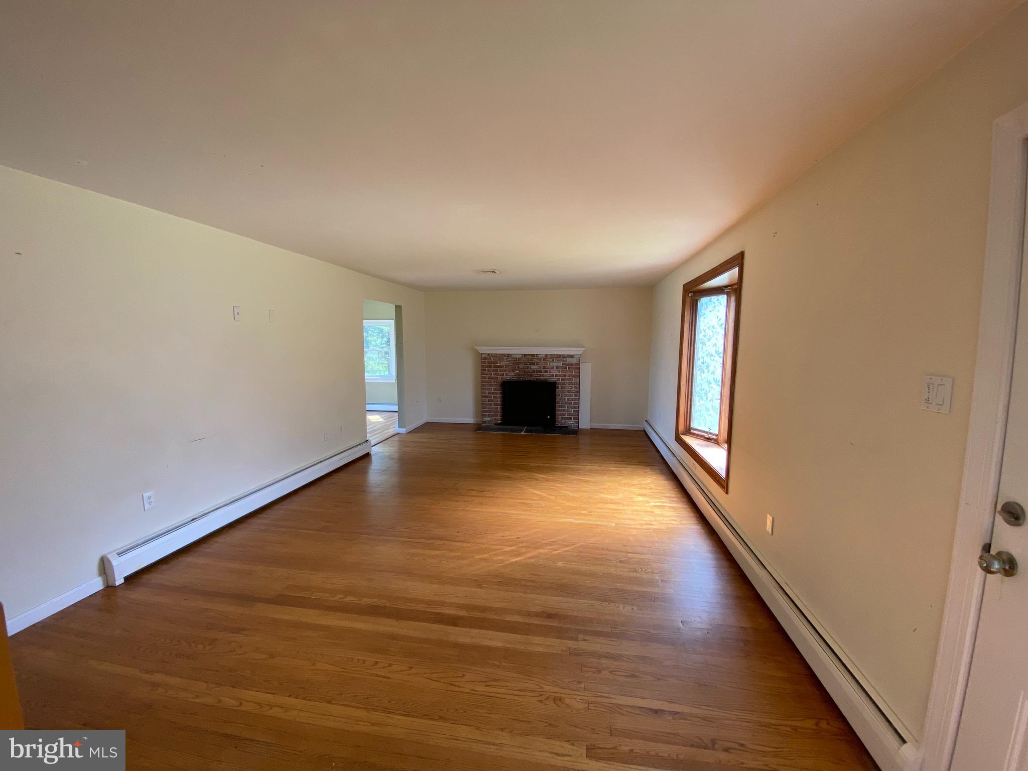 970 Eagle Road Newtown, PA 18940 - Photo 9 of 30 Living room