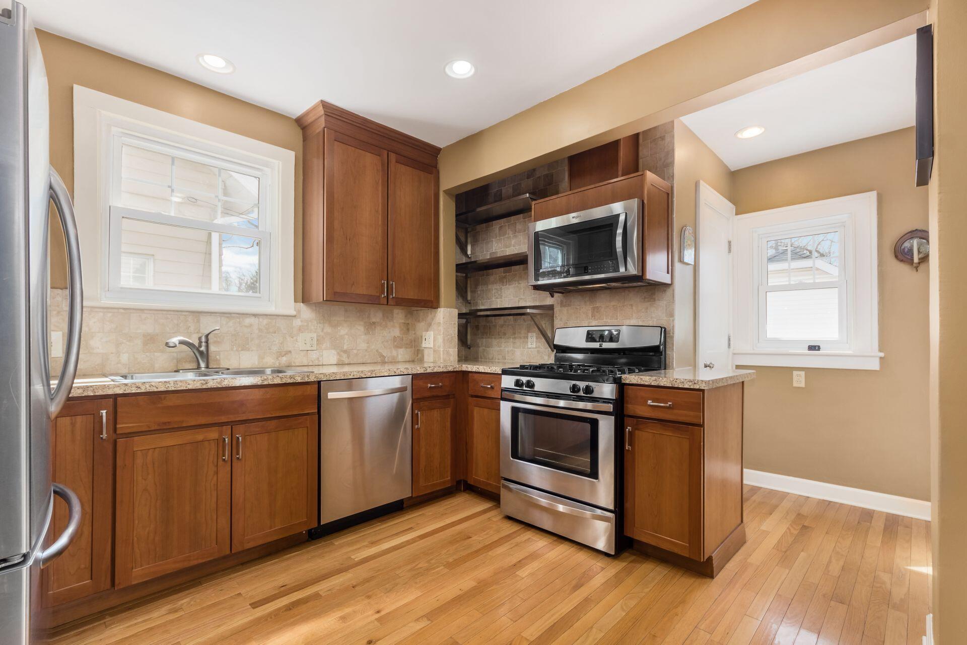 225 Chatham Road Columbus, OH 43214 - Photo 15 of 41 Updated Kitchen