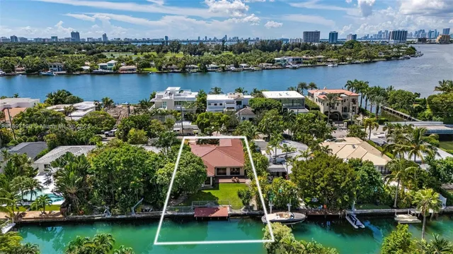 $2,897,500 | 1855 Daytonia Road, Miami Beach, FL 33141