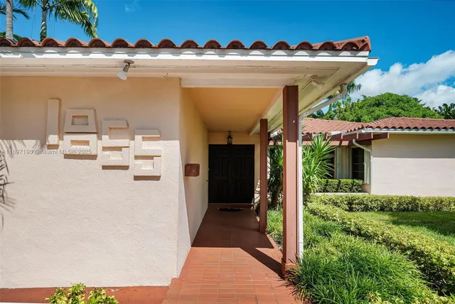 $2,897,500 | 1855 Daytonia Road, Miami Beach, FL 33141