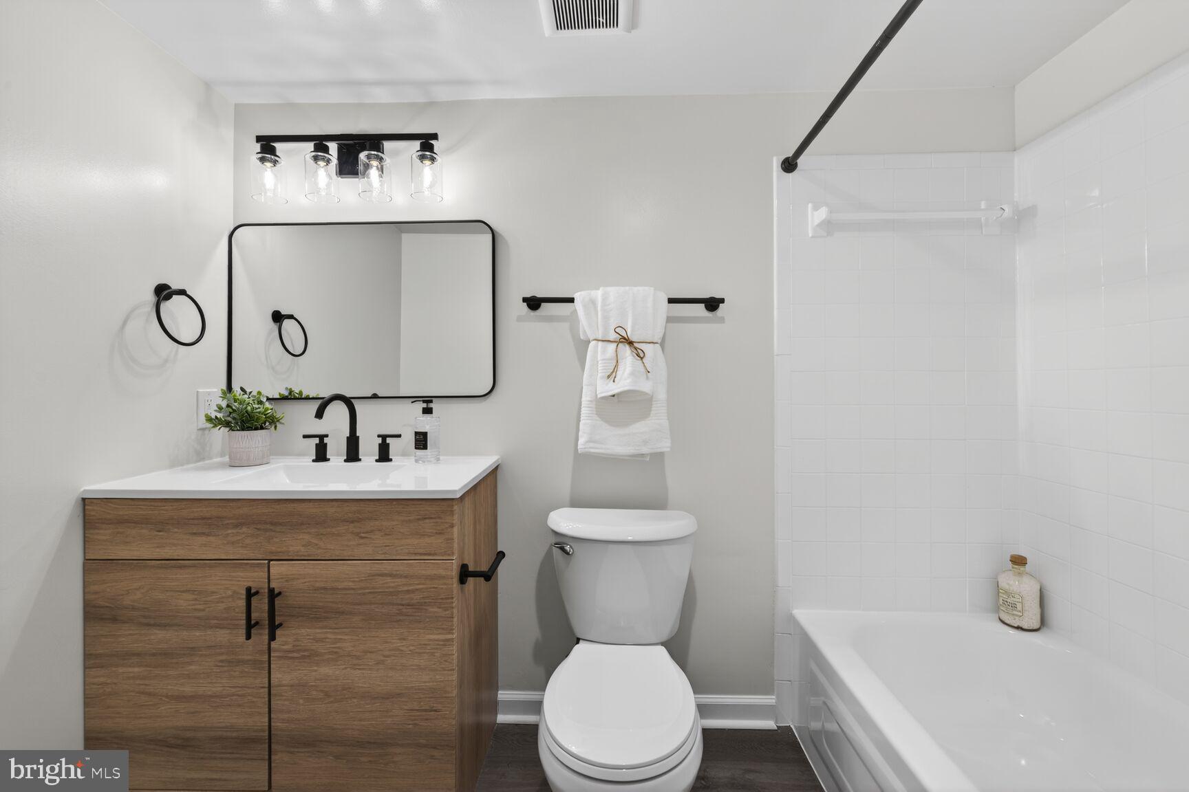421 Christopher Avenue, Unit 2 Gaithersburg, MD 20879 - Photo 12 of 25 Full Bathroom #2