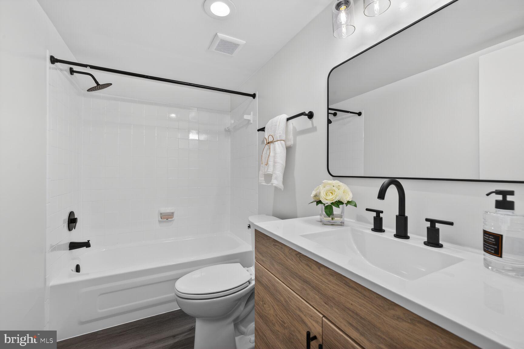 421 Christopher Avenue, Unit 2 Gaithersburg, MD 20879 - Photo 15 of 25 En suite Bathroom to primary bedroom