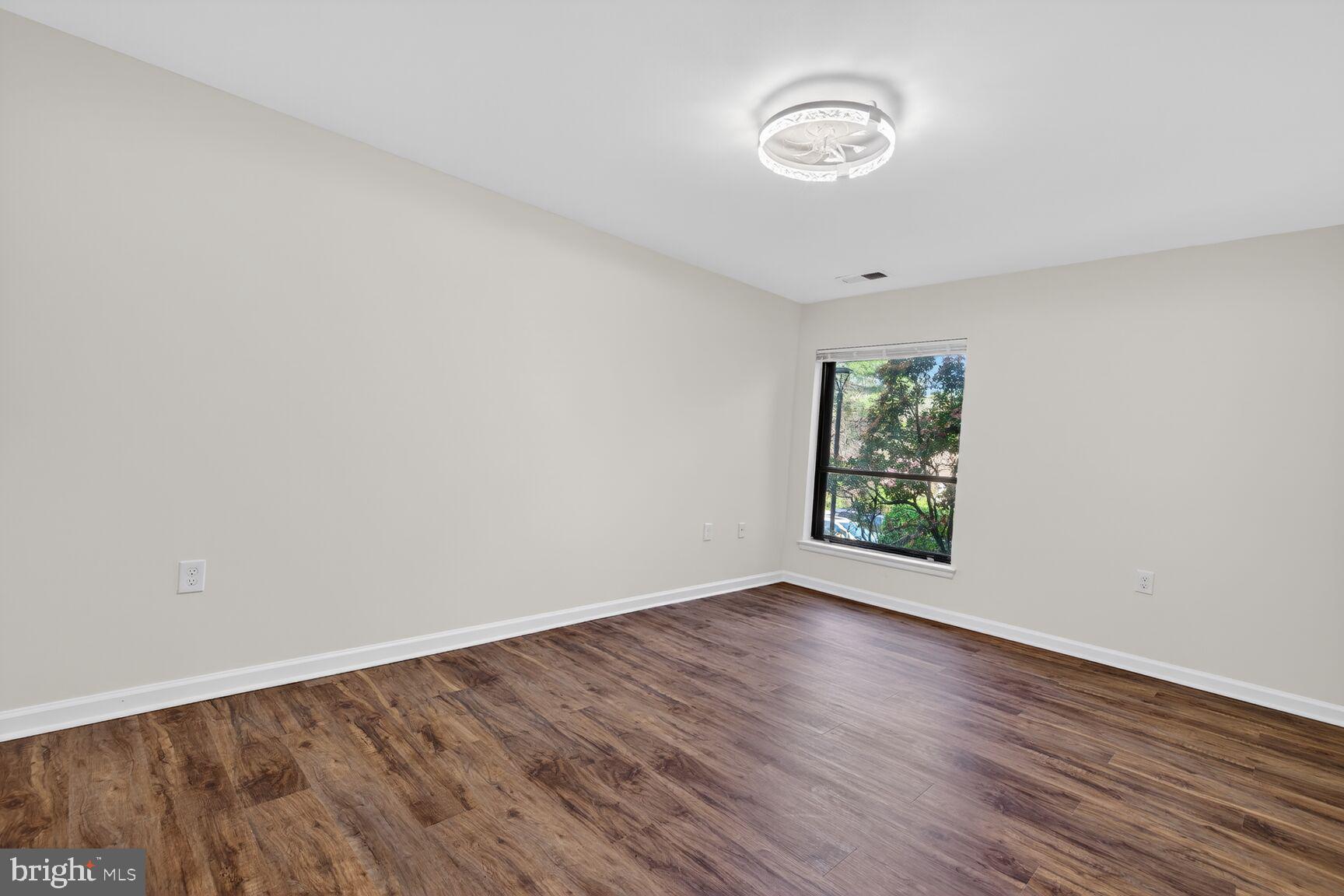 421 Christopher Avenue, Unit 2 Gaithersburg, MD 20879 - Photo 16 of 25 Primary Bedroom