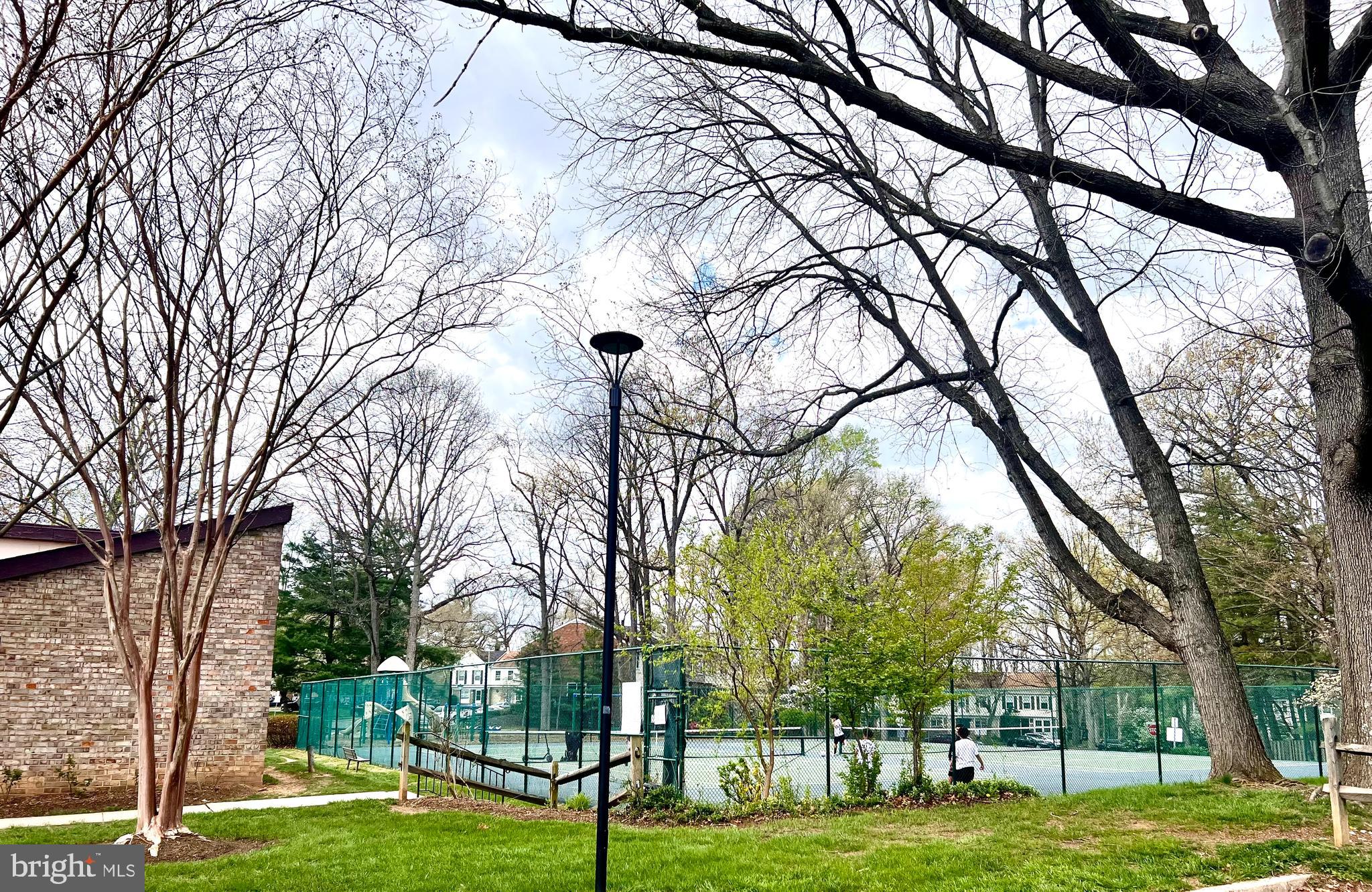 421 Christopher Avenue, Unit 2 Gaithersburg, MD 20879 - Photo 22 of 25 Basketball courts