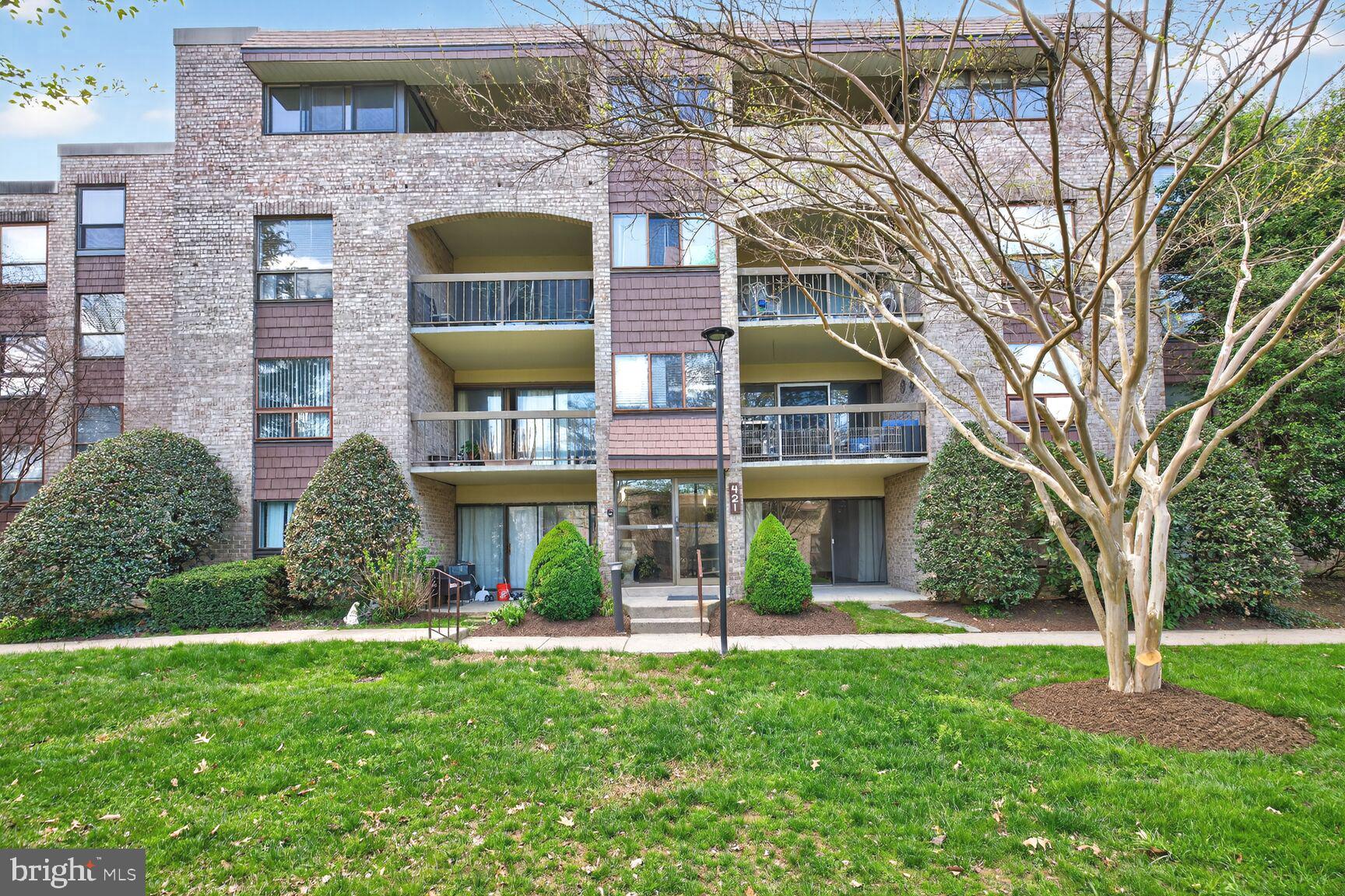 421 Christopher Avenue, Unit 2 Gaithersburg, MD 20879 - Photo 4 of 25 Walk out patio