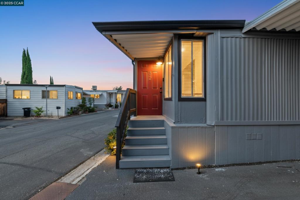 32 Galloway Drive Concord, CA 94518 - Photo 2 of 45