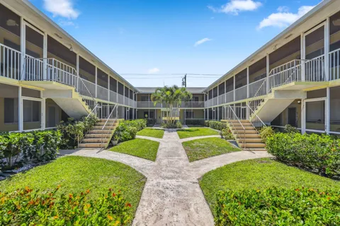 $375,000 | 520 Northeast 7th Avenue, Unit 2E, Delray Beach, FL 33483