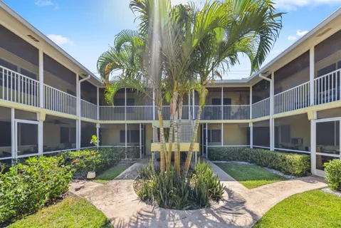 $375,000 | 520 Northeast 7th Avenue, Unit 2E, Delray Beach, FL 33483