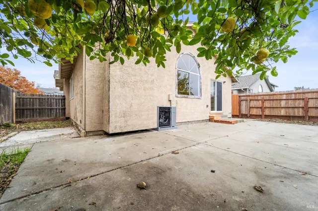 $399,000 | 1120 Camellia Lane, Suisun City, CA 94585