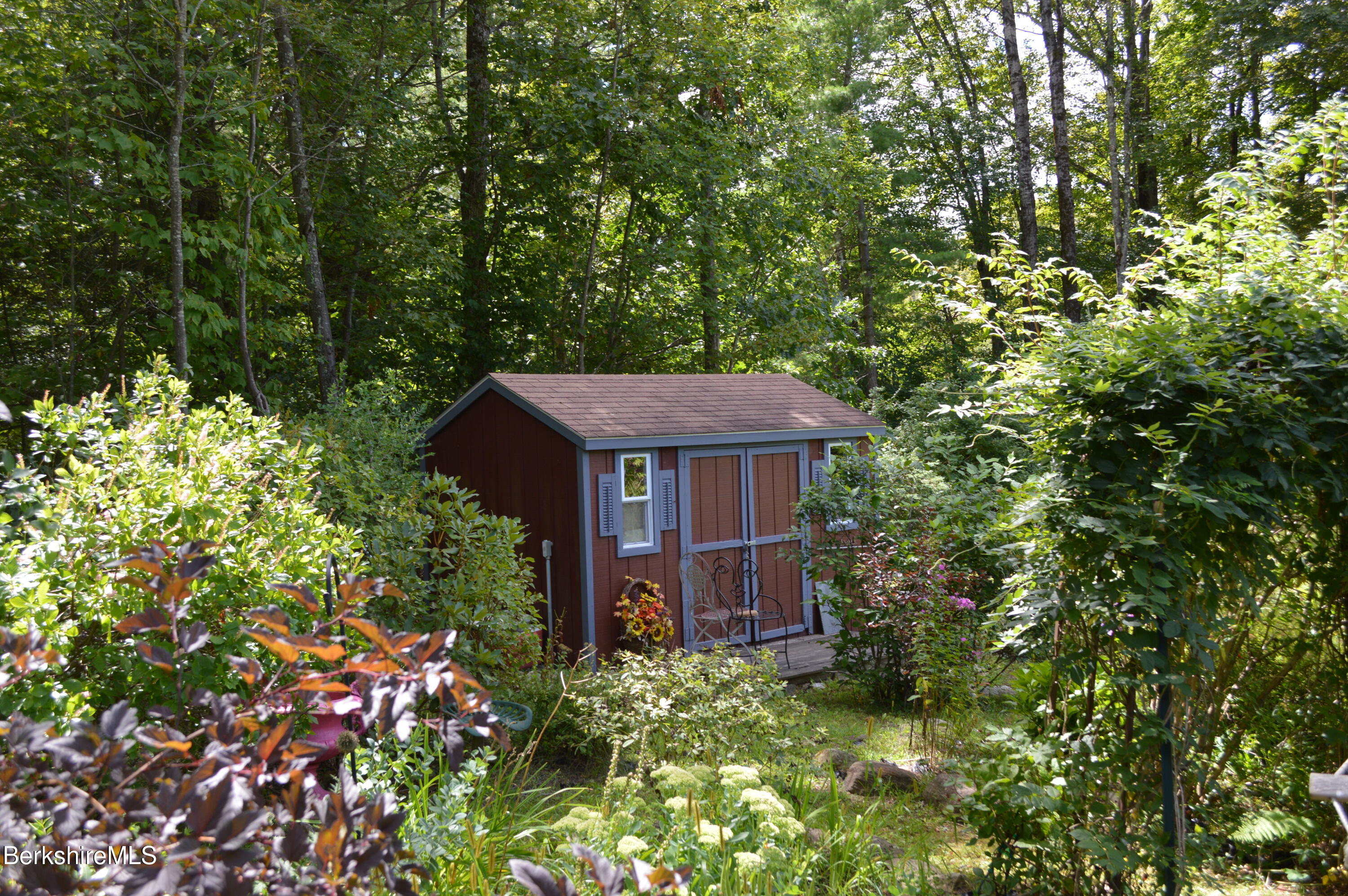 258 Wells Road Becket, MA 01223 - Photo 32 of 43 Little art studio