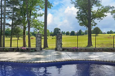 $1,179,000 | 28 Lakeland Drive, McMinnville, TN 37110