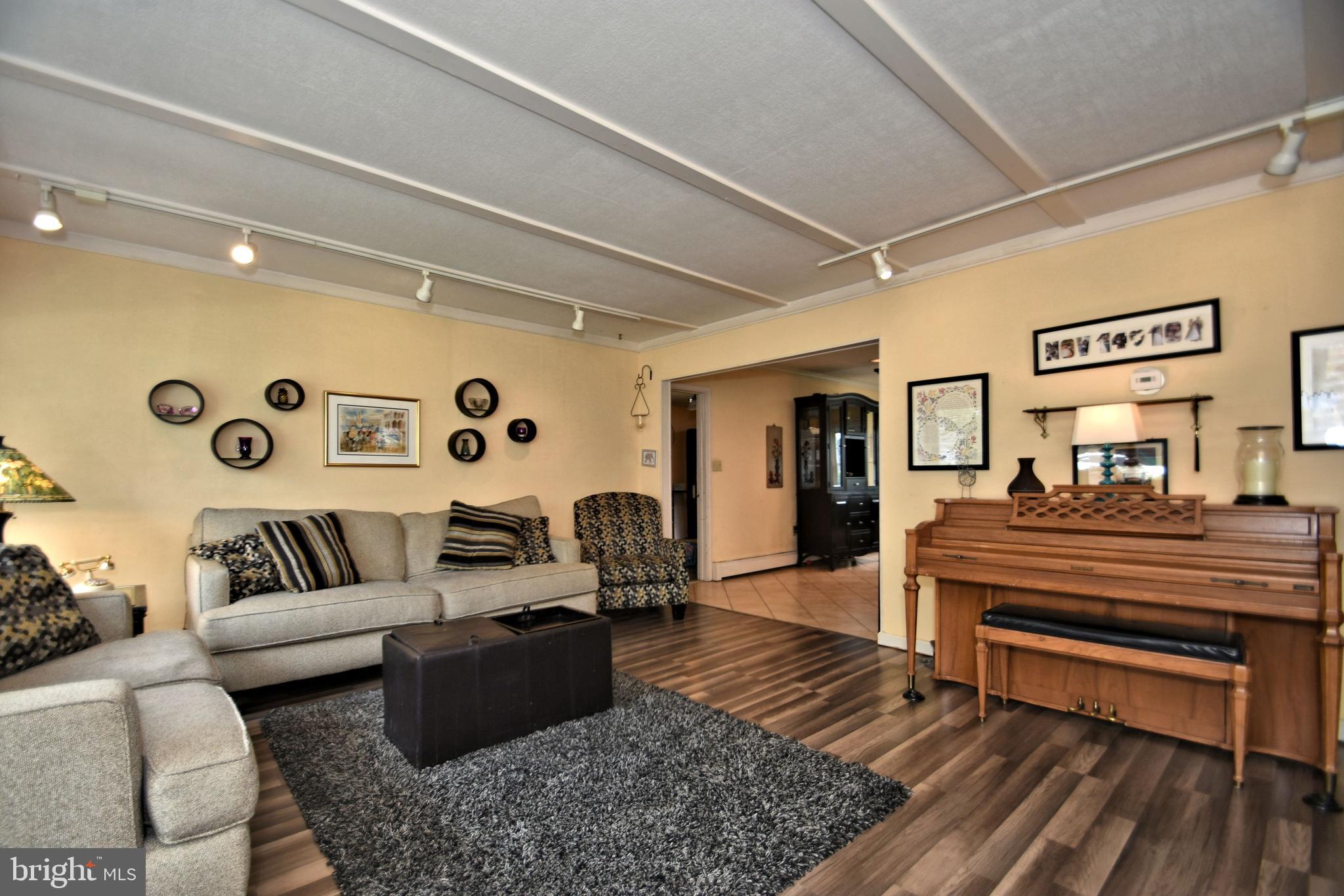 51 MacIntosh Road Levittown, PA 19056 - Photo 3 of 25 Family Room