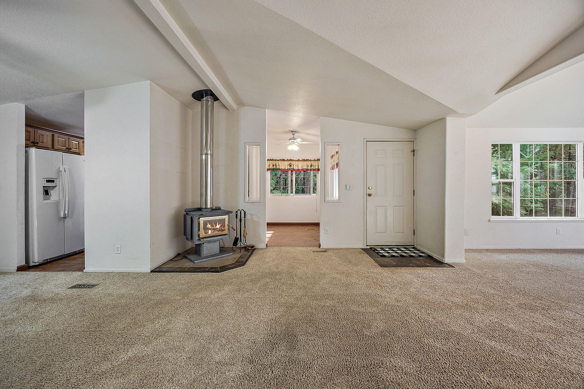 1600 Sykes Creek Road Rogue River, OR 97537 - Photo 4 of 47 Wood Stove