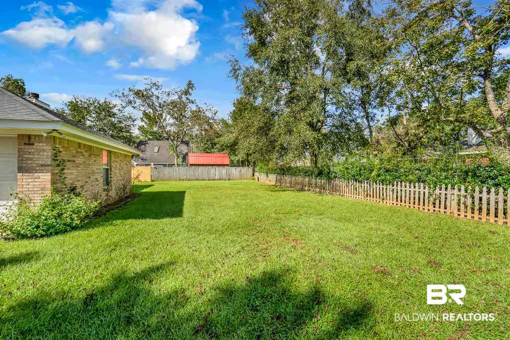 20094 Pecan Trace Fairhope, AL 36532 - Photo 24 of 28 Side View of Yard