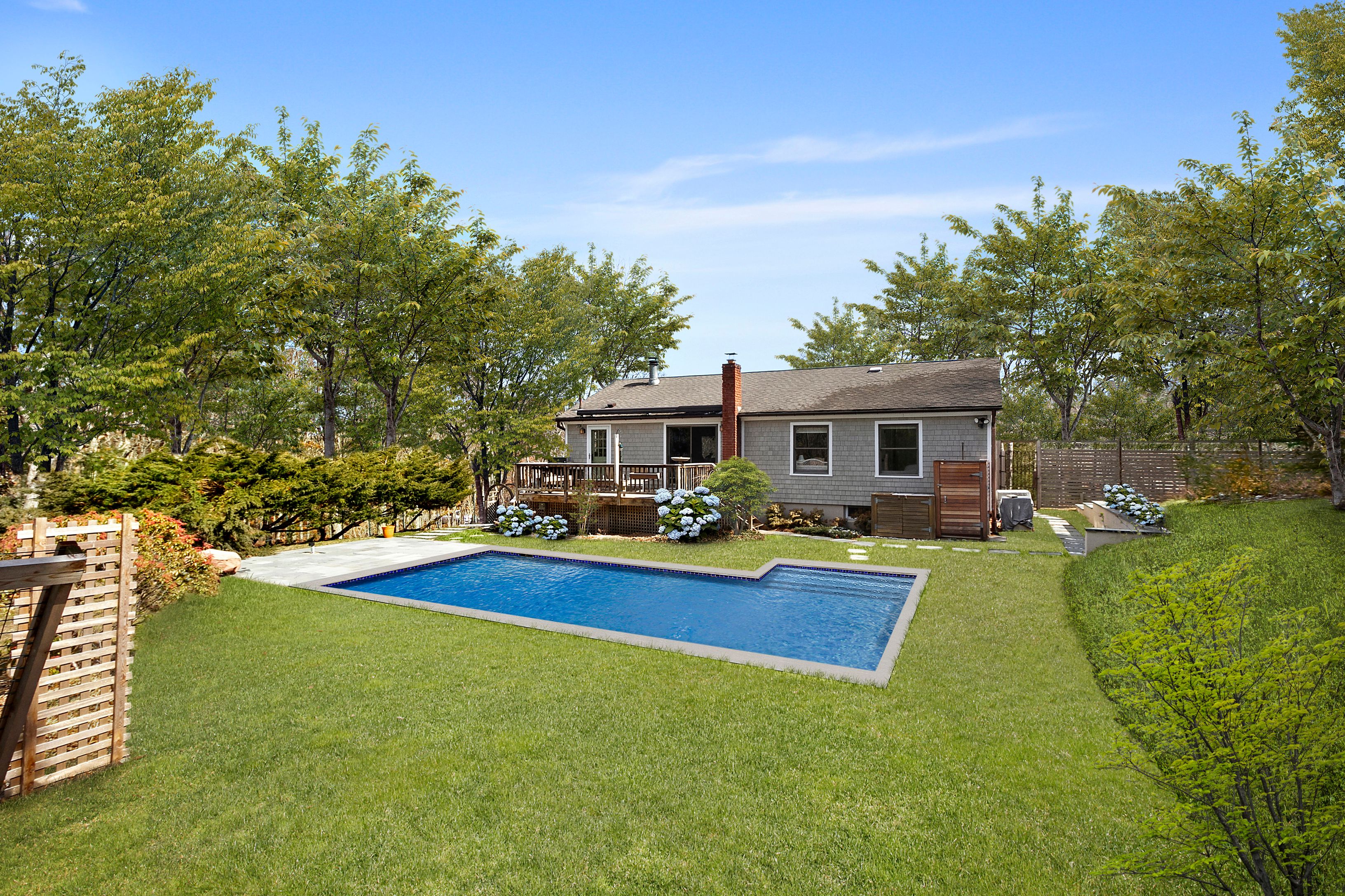 505 Wainscott NW Road Wainscott, NY 11937 - Photo 1 of 10