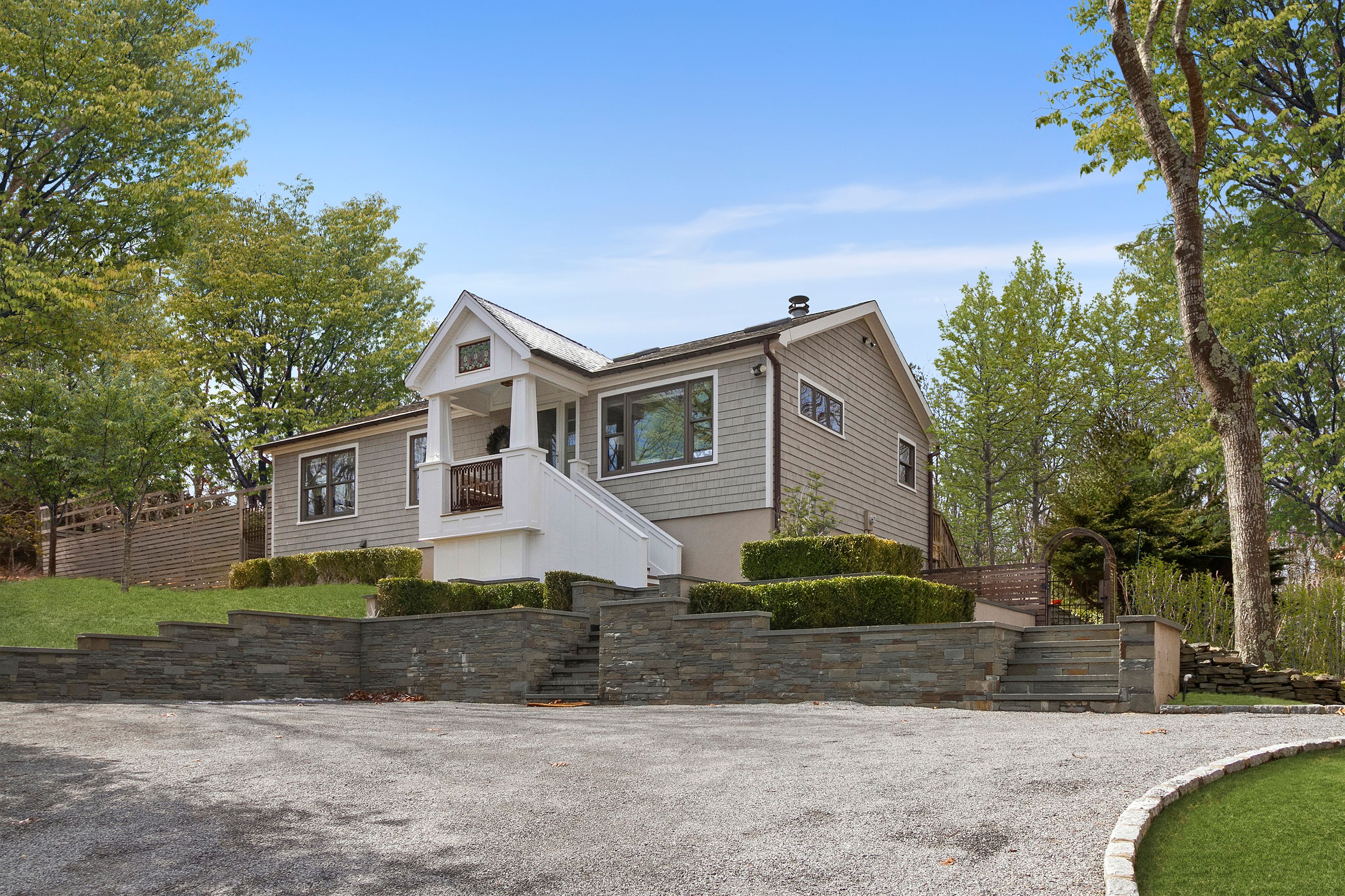 505 Wainscott NW Road Wainscott, NY 11937 - Photo 2 of 10