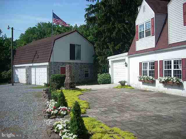 845 Locust Grove Road Middletown, PA 17057 - Photo 2 of 12 Gallery Image 2