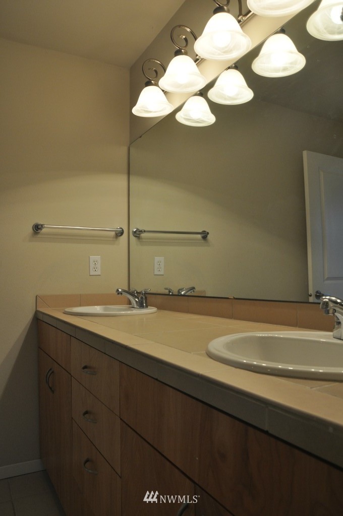 99 Cougar Ridge Road Northwest, Unit 1601 Issaquah, WA 98027 - Photo 12 of 17