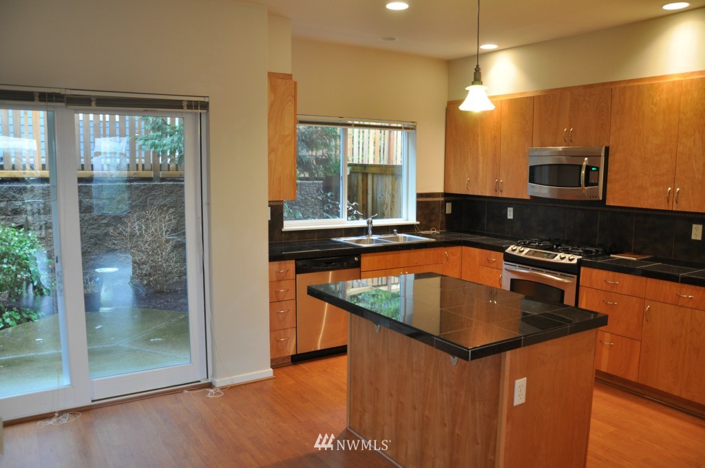 99 Cougar Ridge Road Northwest, Unit 1601 Issaquah, WA 98027 - Photo 3 of 17