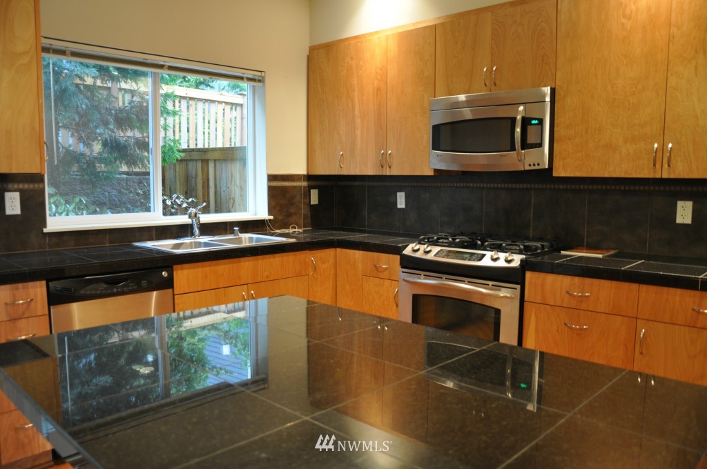 99 Cougar Ridge Road Northwest, Unit 1601 Issaquah, WA 98027 - Photo 4 of 17