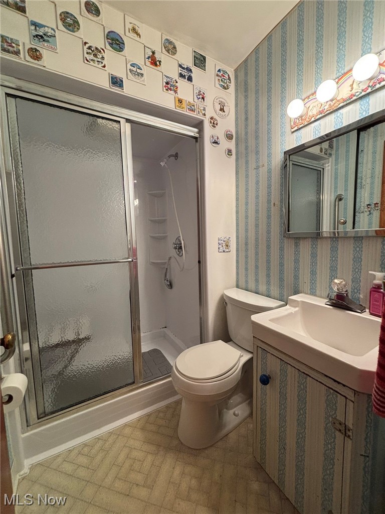 1039 Center Road Eastlake, OH 44095 - Photo 15 of 29 Full bathroom.