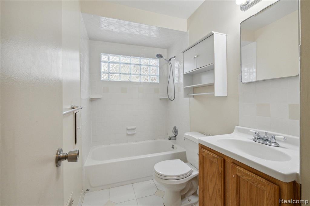 1626 Cambridge Road Berkley, MI 48072 - Photo 22 of 34