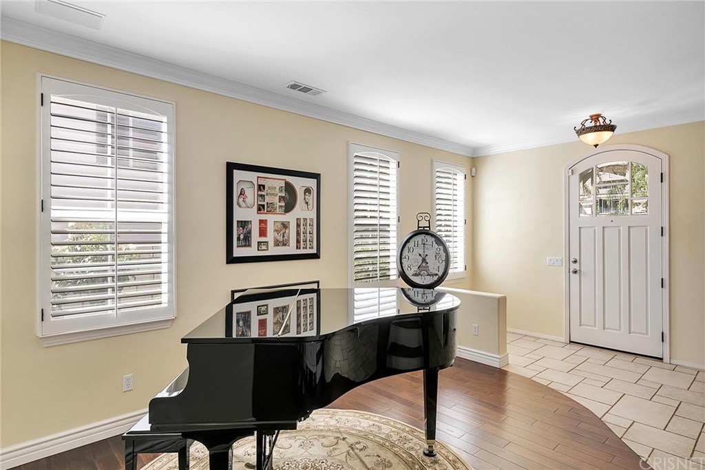 26575 Shakespeare Lane Stevenson Ranch, CA 91381 - Photo 5 of 32 Gallery Image 5