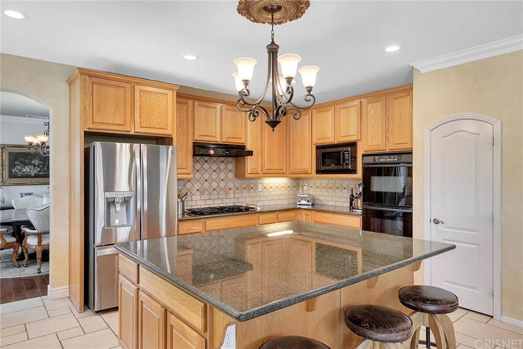 26575 Shakespeare Lane Stevenson Ranch, CA 91381 - Photo 8 of 32 Gallery Image 8
