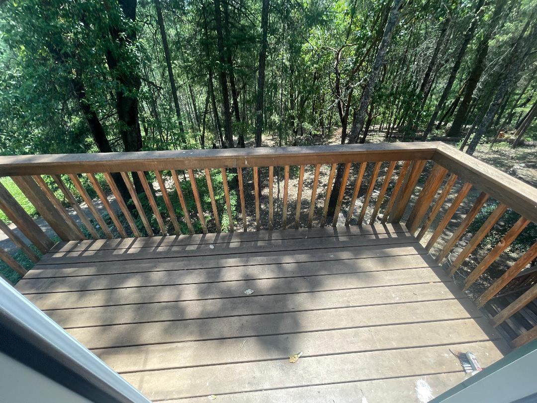 320 Limpy Creek Road Grants Pass, OR 97527 - Photo 8 of 18 Master deck