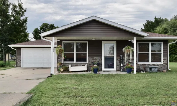 $205,000 | 203 Holt Circle, Hoyt, KS 66440