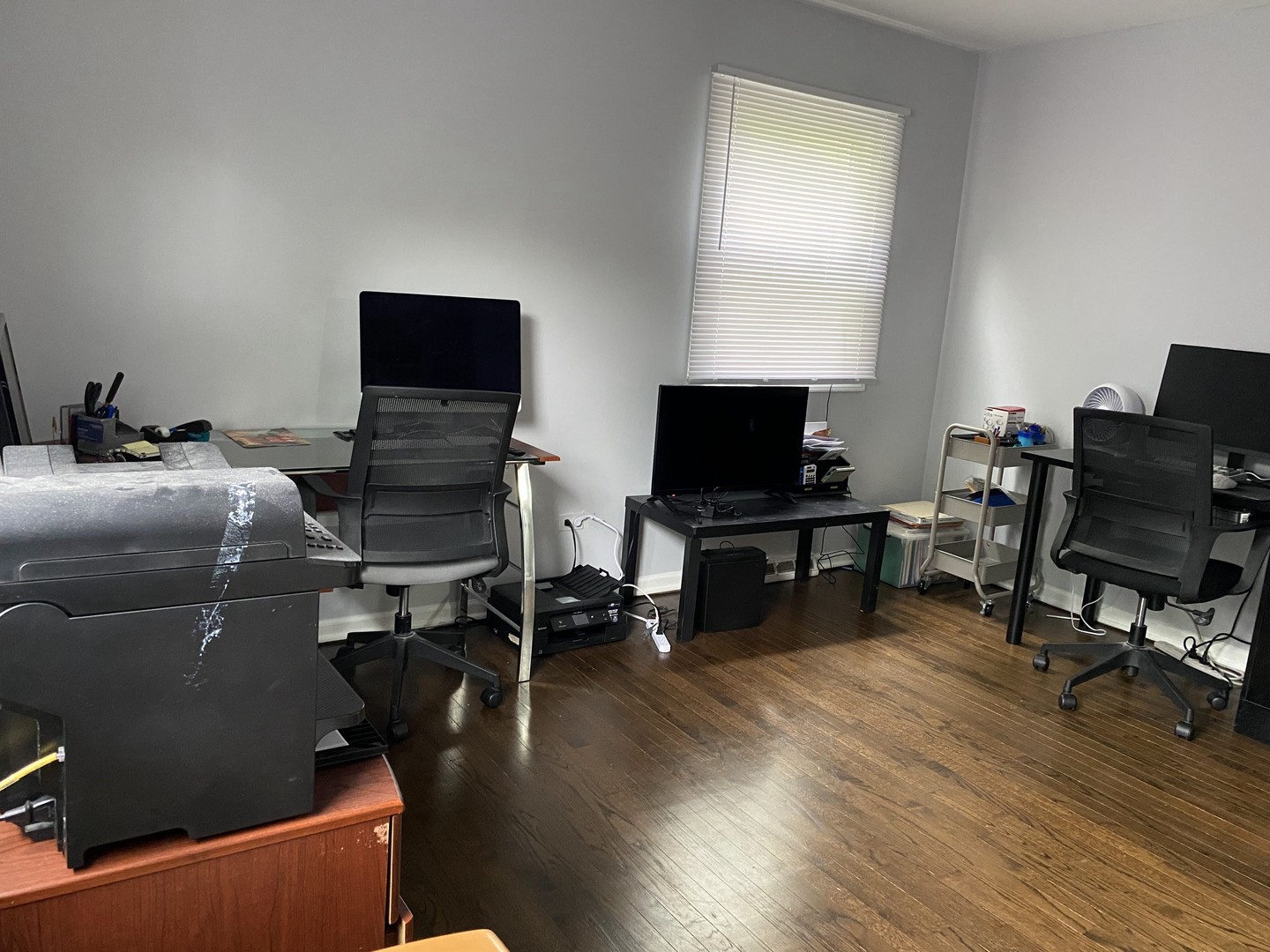 1408 Killdeer Drive Naperville, IL 60565 - Photo 35 of 43 a livingroom with workspace and a window