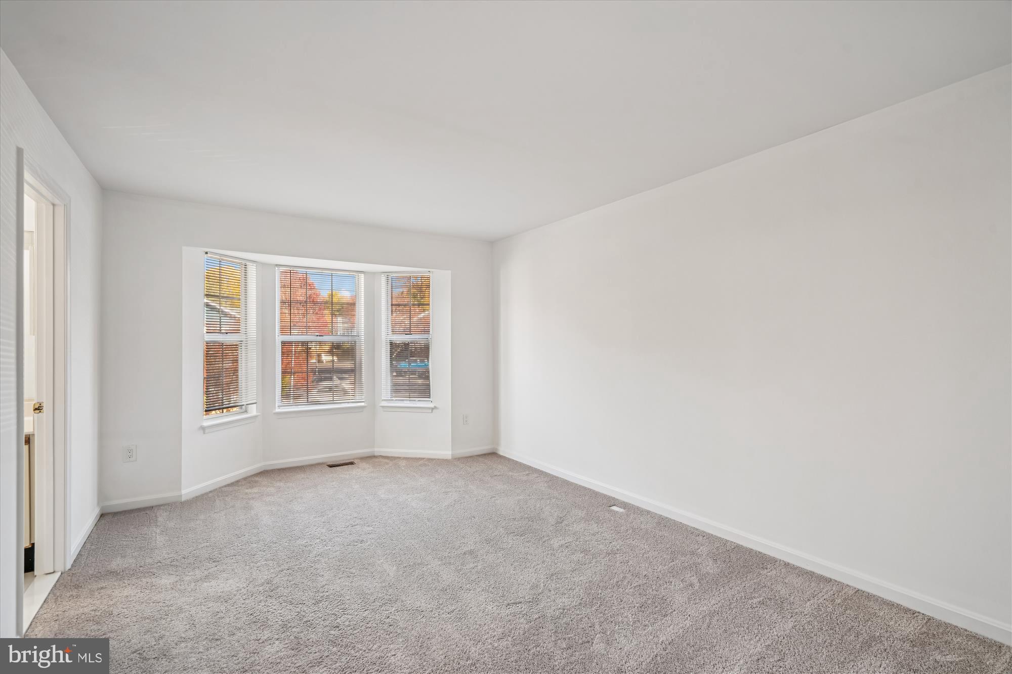 986 Breakwater Drive Annapolis, MD 21403 - Photo 11 of 31 an empty room with a window