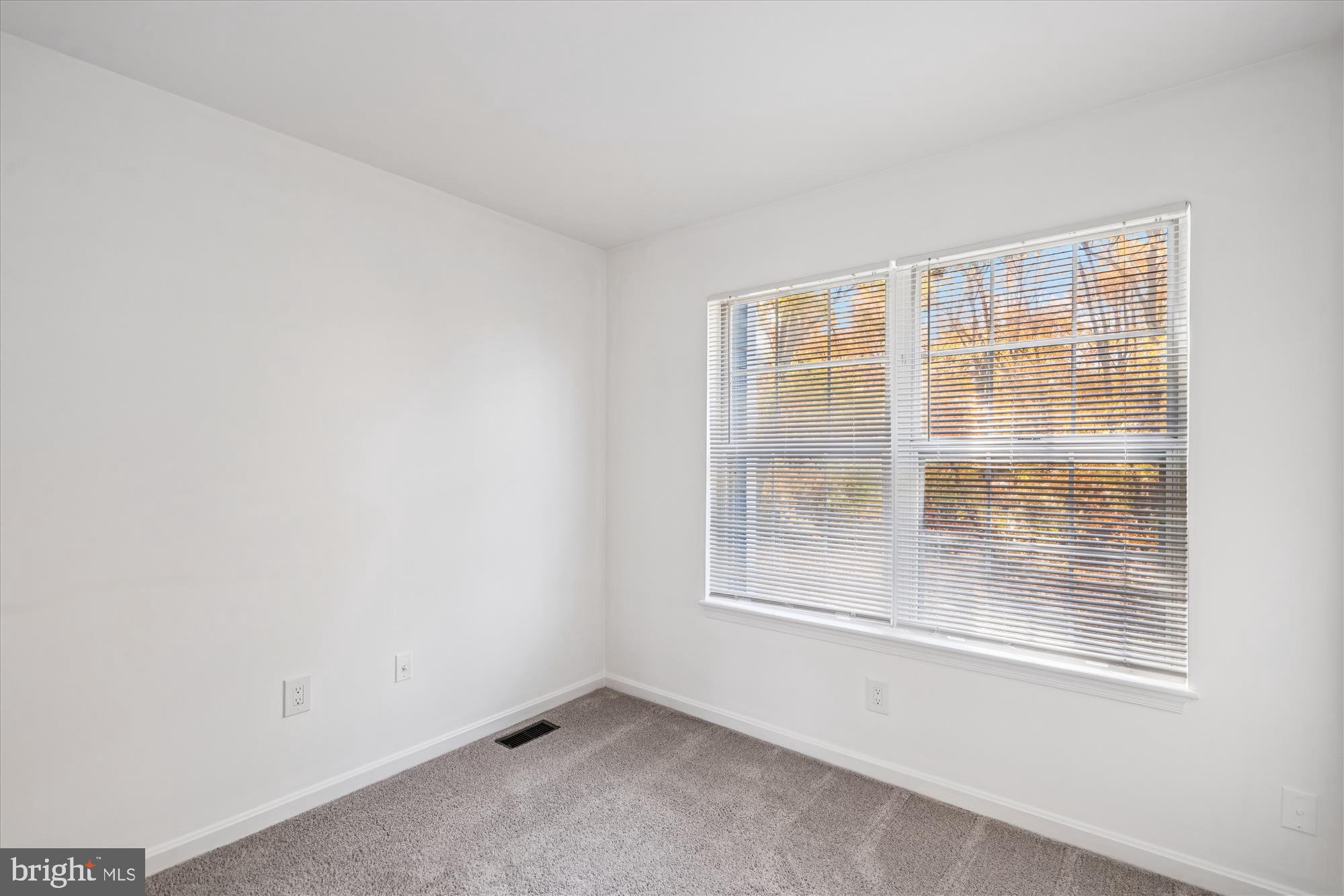 986 Breakwater Drive Annapolis, MD 21403 - Photo 15 of 31 a view of an empty room with a window