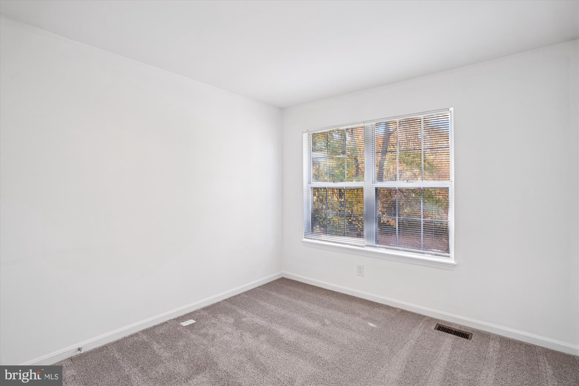 986 Breakwater Drive Annapolis, MD 21403 - Photo 16 of 31 an empty room with a window