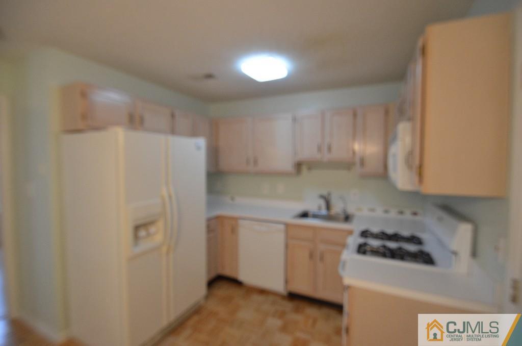 65 Inverness Drive Edison, NJ 08820 - Photo 8 of 12 Gallery Image 8