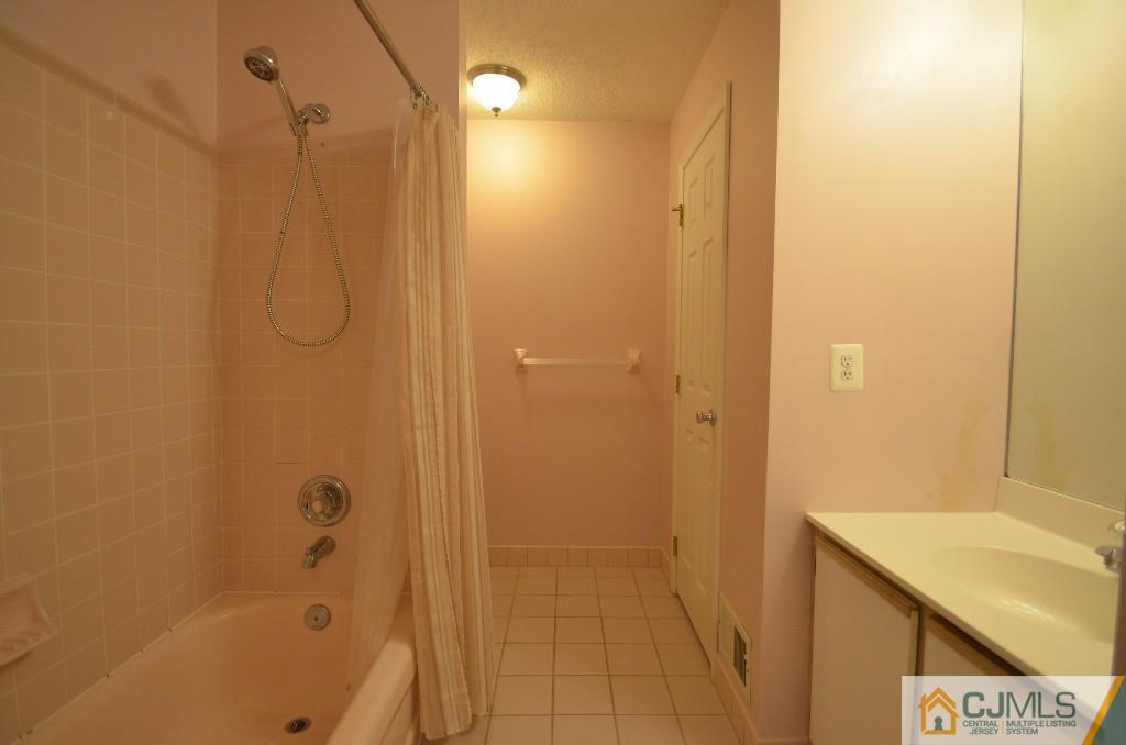 65 Inverness Drive Edison, NJ 08820 - Photo 10 of 12 Gallery Image 10