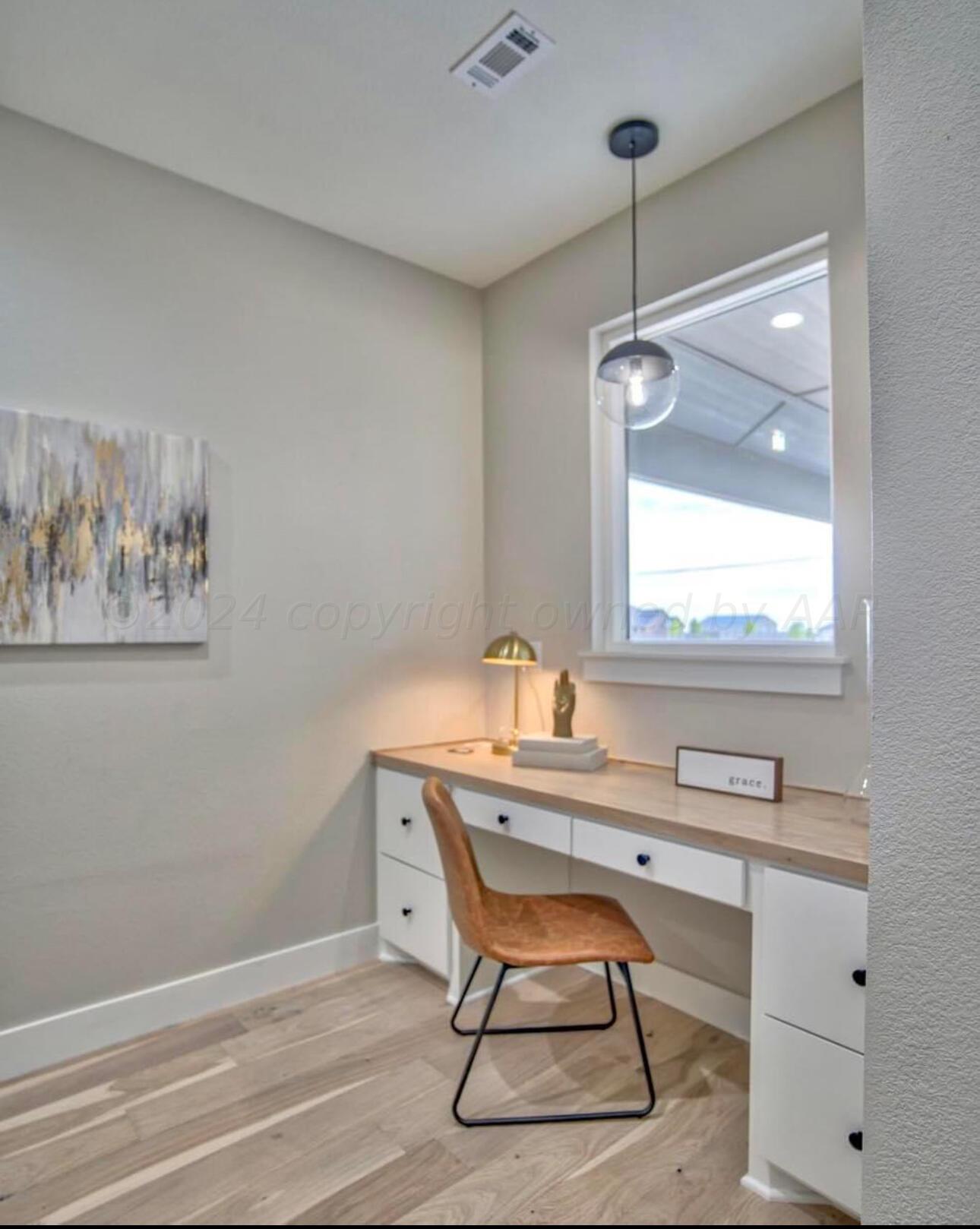 19181 Buck Springs Road Amarillo, TX 79119 - Photo 63 of 86 Desk - built in