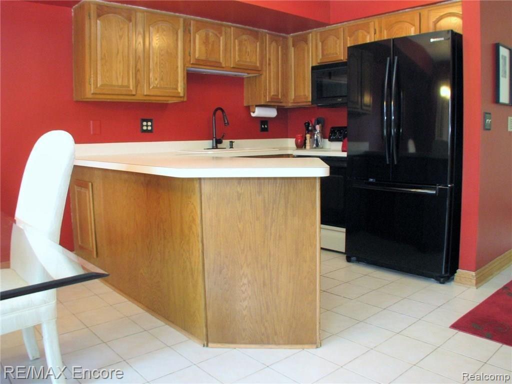 2387 Rochelle Park Drive Rochester Hills, MI 48309 - Photo 9 of 30