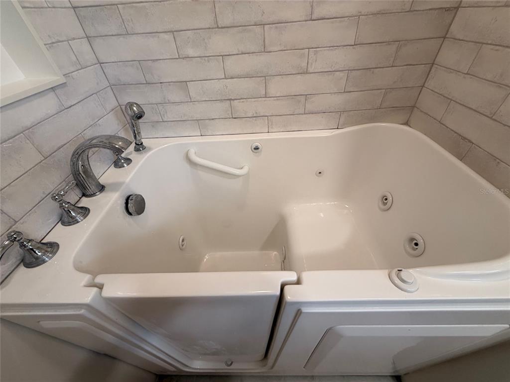 519 Norfolk Street Dunedin, FL 34698 - Photo 19 of 32