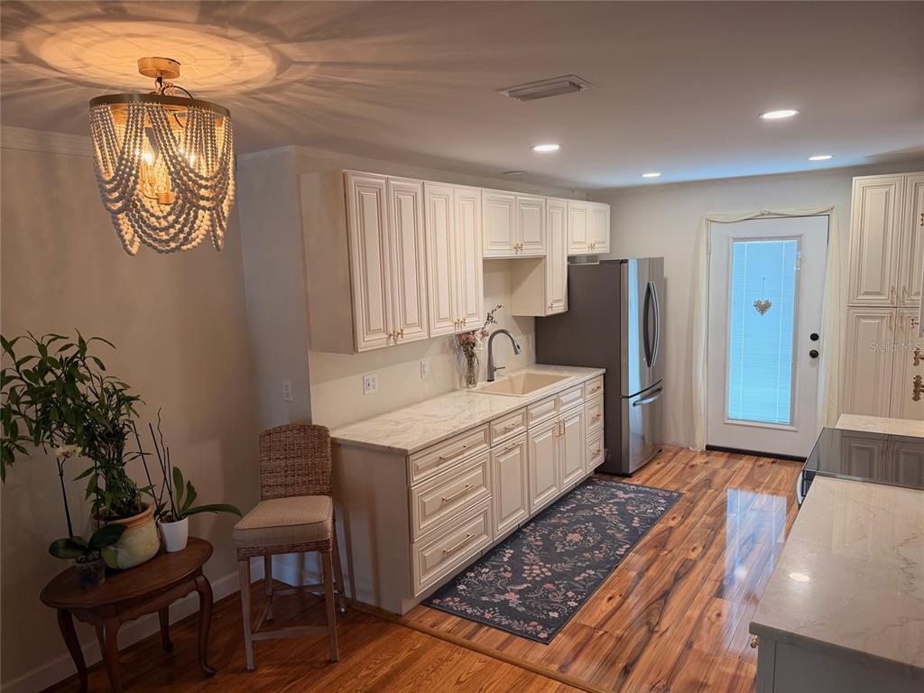 519 Norfolk Street Dunedin, FL 34698 - Photo 7 of 32