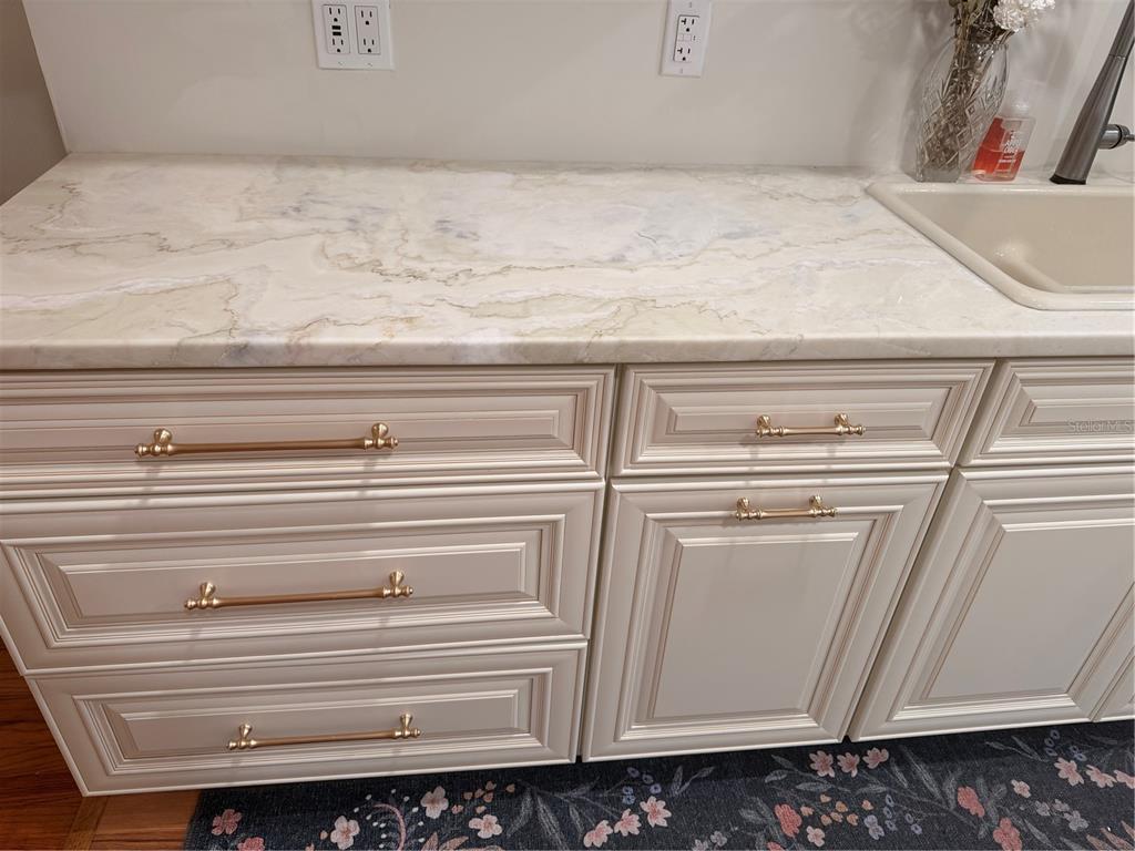 519 Norfolk Street Dunedin, FL 34698 - Photo 8 of 32