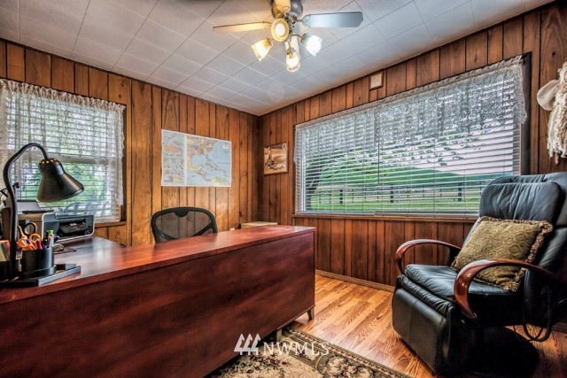 9590 Smith Springs Road Prescott, WA 99348 - Photo 15 of 40 a living room with furniture and a window