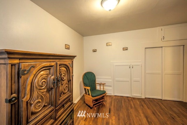 9590 Smith Springs Road Prescott, WA 99348 - Photo 8 of 40 a view of a room with furniture and wooden floor