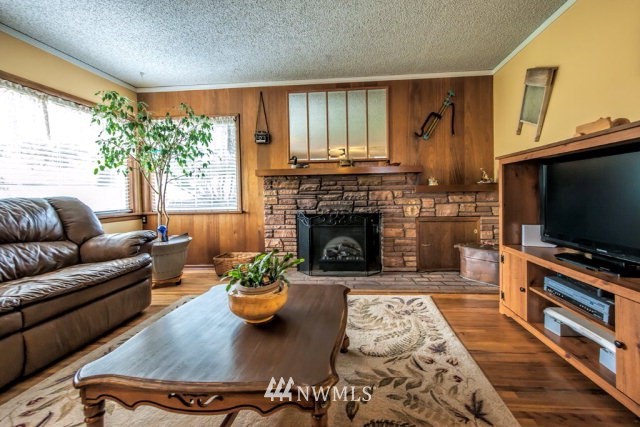 9590 Smith Springs Road Prescott, WA 99348 - Photo 10 of 40 a living room with furniture and a fireplace