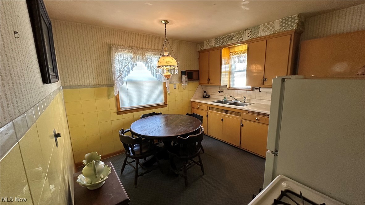 15917 Turney Road Maple Heights, OH 44137 - Photo 4 of 19 Spacious eat-in kitchen