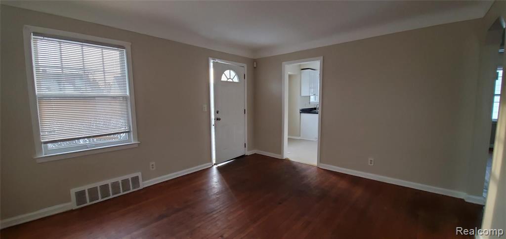 14663 Jacob Avenue Eastpointe, MI 48021 - Photo 6 of 39